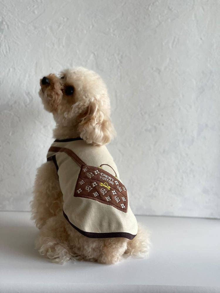 Chewy Crossbody Brown on Biege CB250